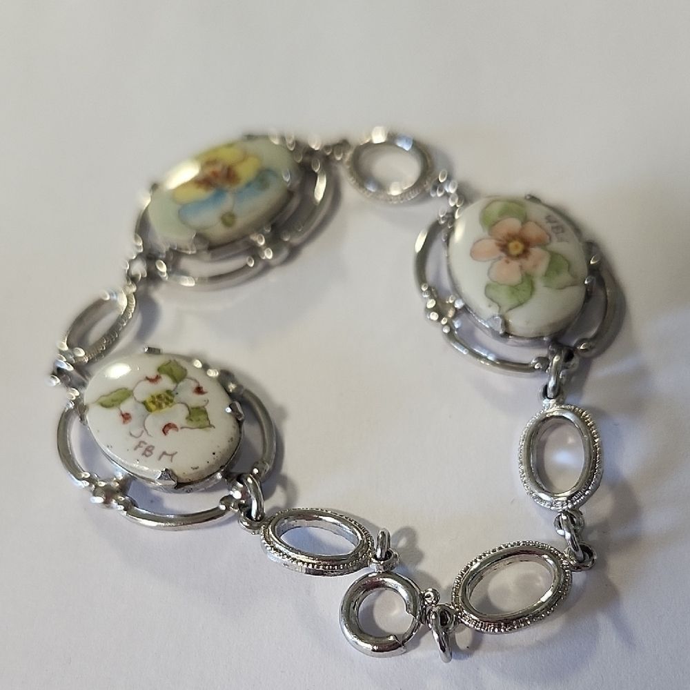 Vintage Floral Silver Bracelet
